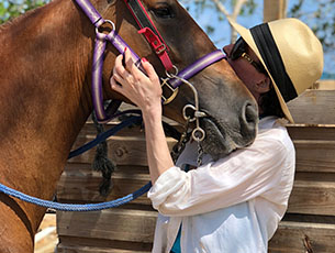 1Sara gives Princess a little love
